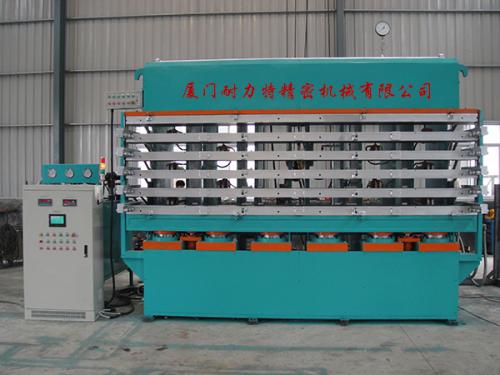 600T胎面硫化機
